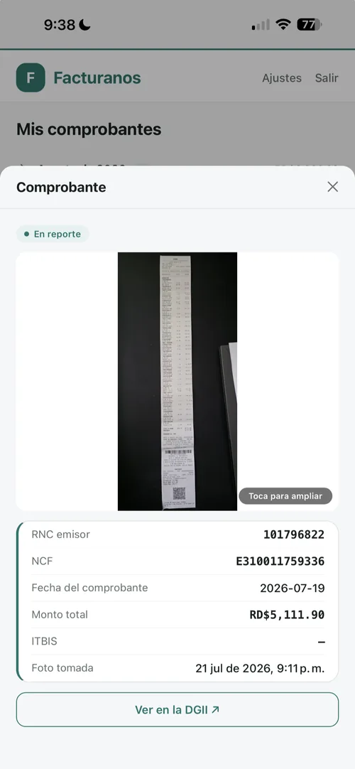Foto de una factura y sus datos leídos por el OCR en la app